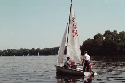 Flaute auf dem Tegeler See, rechts die Insel Valentinswerder