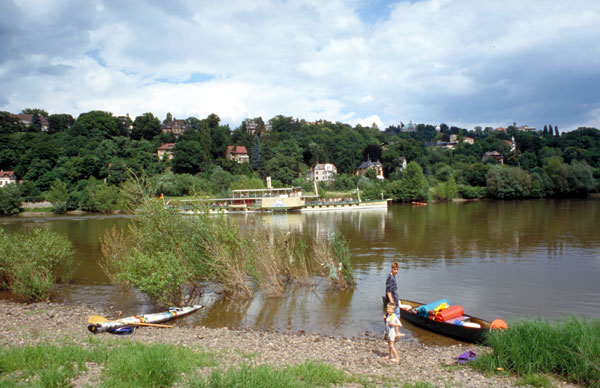 Raddampfer auf der Elbe