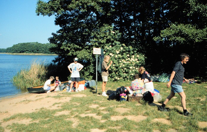Beladen der Boote am Campingplatz in Mirow