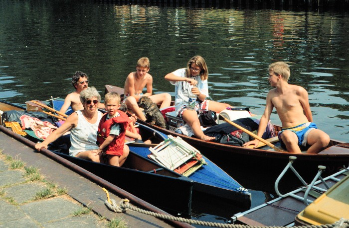 Warten vor der Schleuse