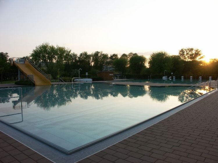 Schwimmbad auf dem Campingplatz Nittenau