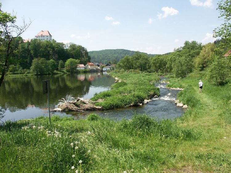 Vorn Fischwandergasse am Wehr Stefling