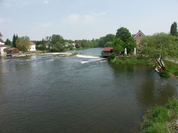 Wehr in Regenstauf, rechts die Einsetzstelle