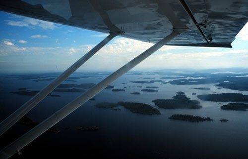 Mit dem Wasserflugzeug ber dem Inarisee