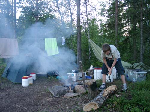Abendliches Lagerfeuer am Stora Le