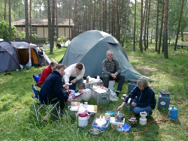 Frhstck auf dem Campingplatz "Waldcamp Seeblick"