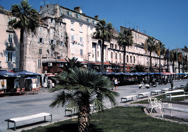 Strandpromenade und Palast des Diokletian in Split