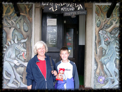 die Bar "Bife Zmajeva Votlina" von Pfeifer Stane