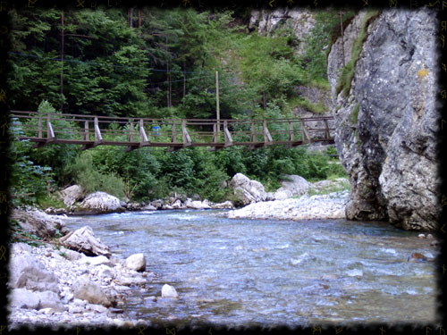 Hngebrcke ber den Fluss Savinja